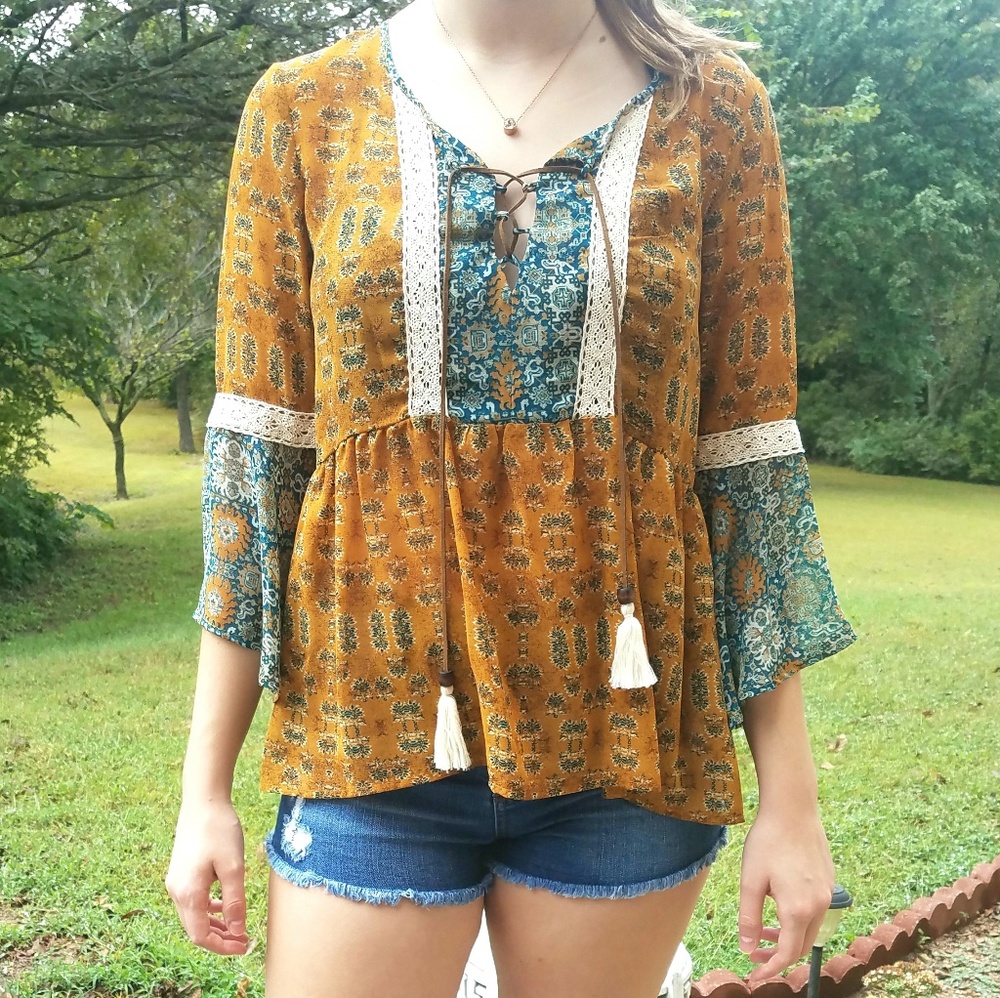 🎉 3/$25 Maurices Bell-Sleeved Top